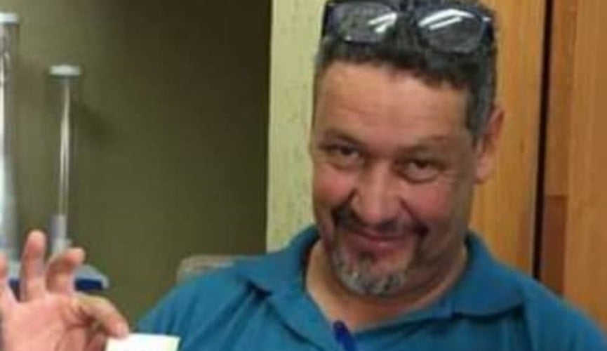 Foto de homem sorrindo