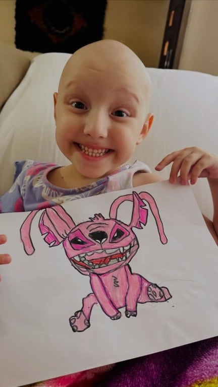 Yasmim luta contra câncer raro