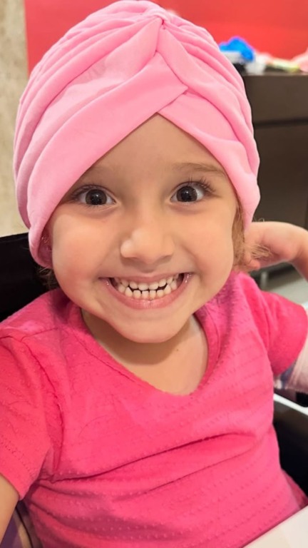 Yasmim luta contra câncer raro
