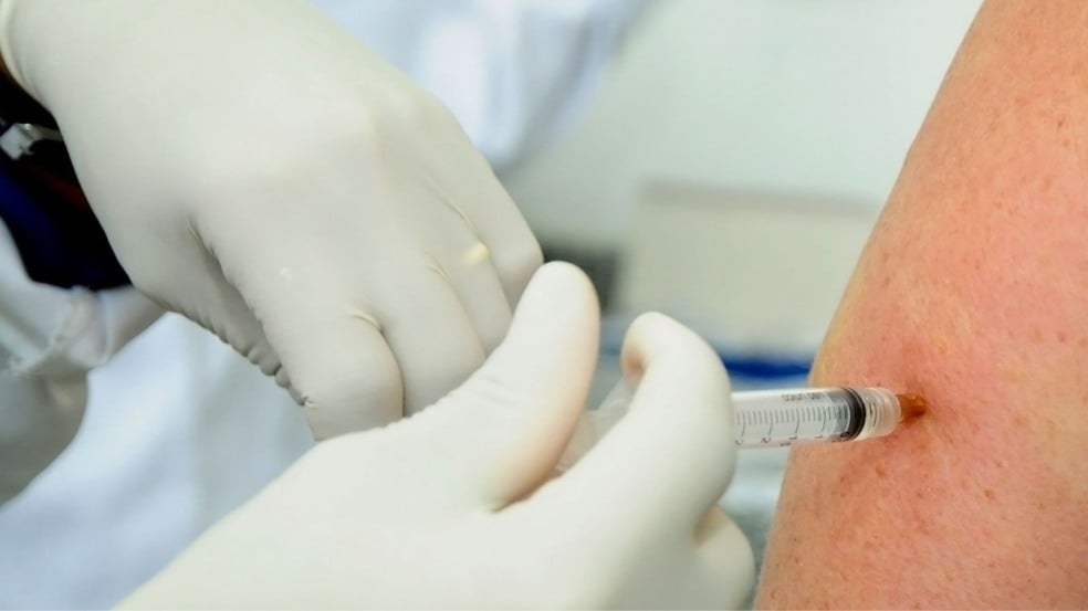 Vacinação contra a febre amarela.