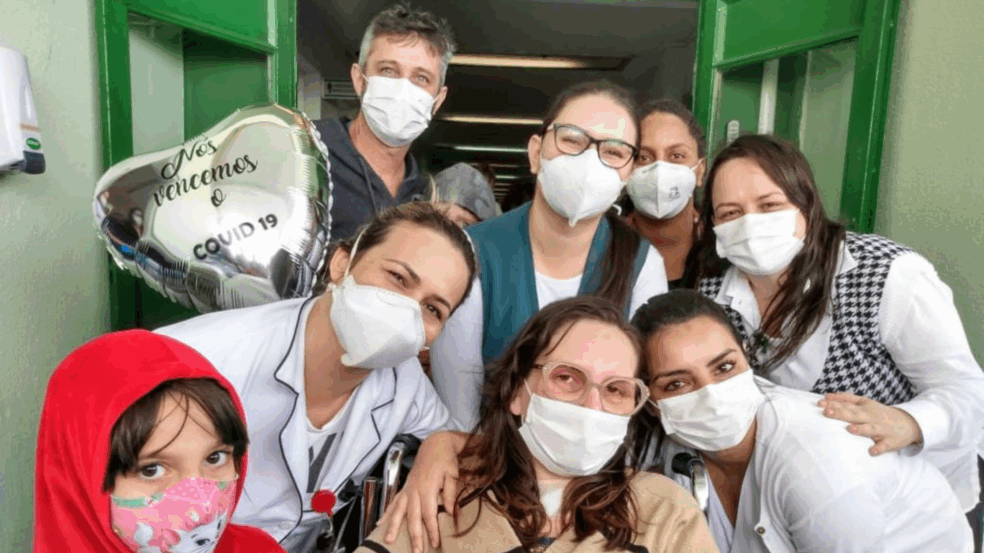 Covid-19: Grávida de 33 semanas deixa o Hospital Universitário após 54 dias internada