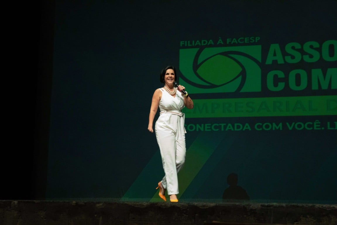 Presidente da ACE Jundiaí em abertura de evento.