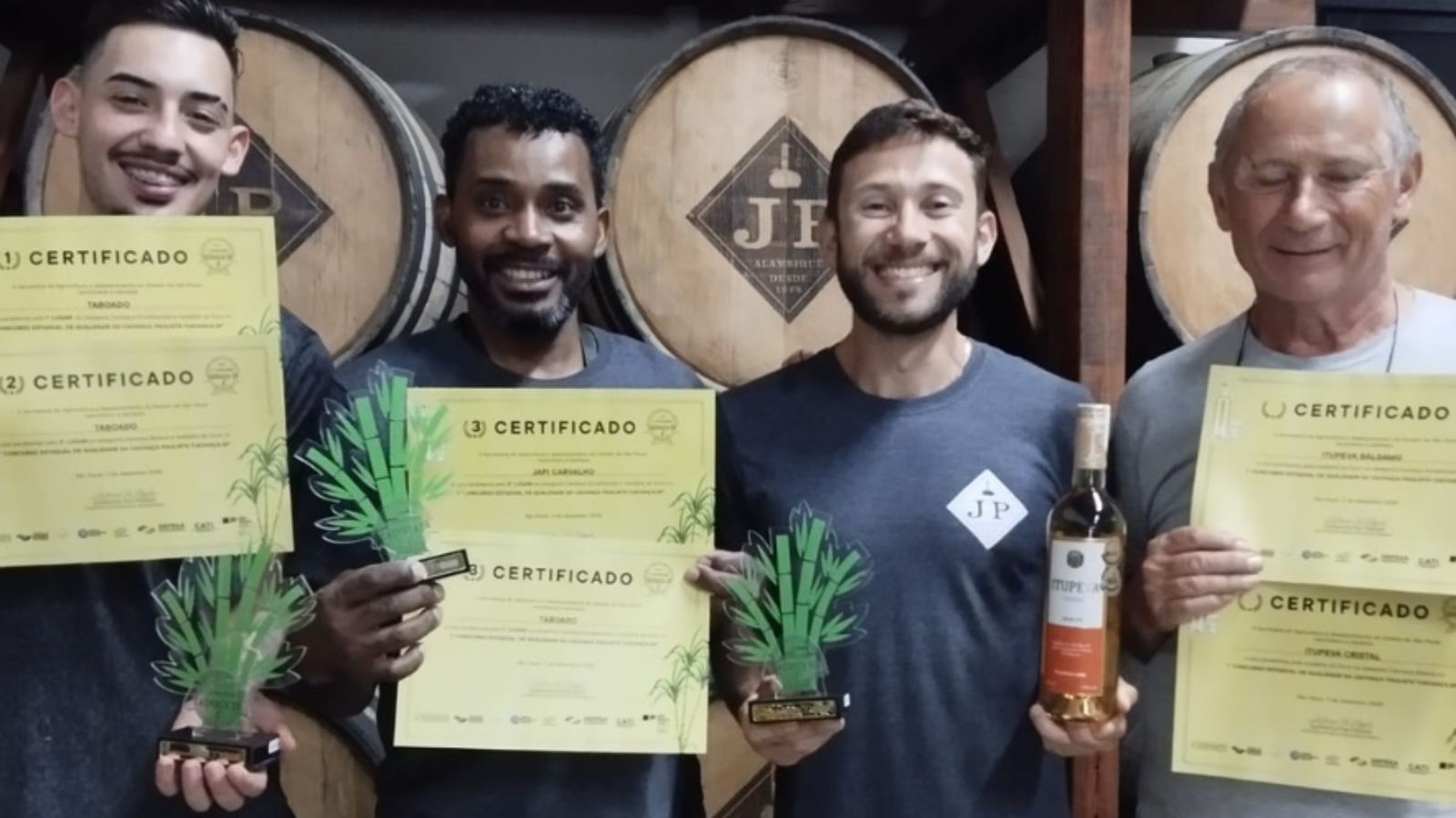 Representantes da cachaçaria Alambique JP