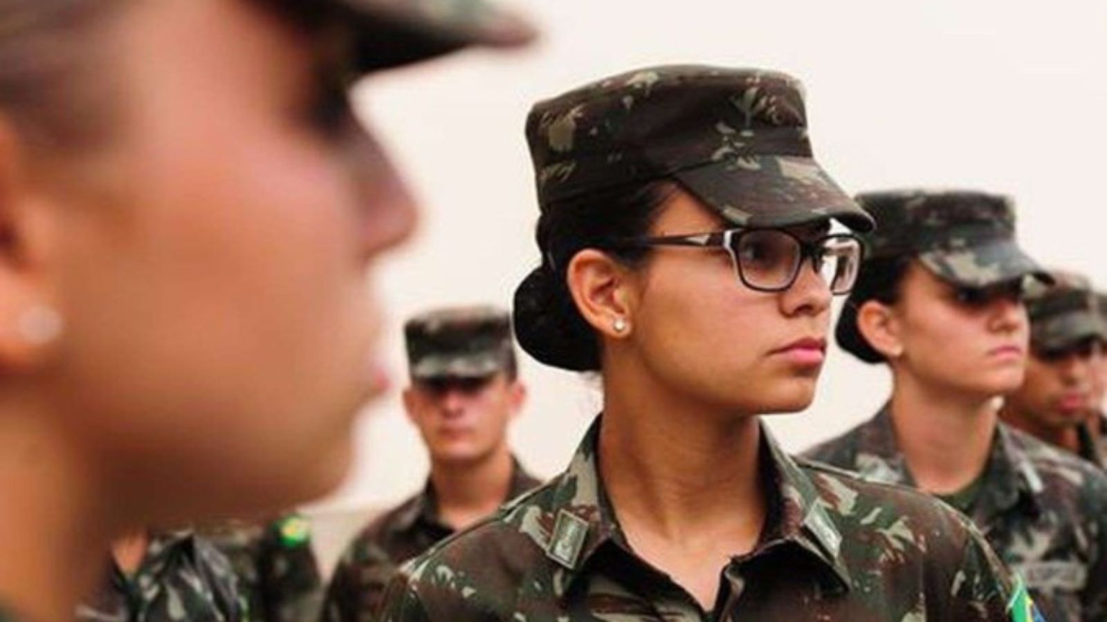 Alistamento militar feminino