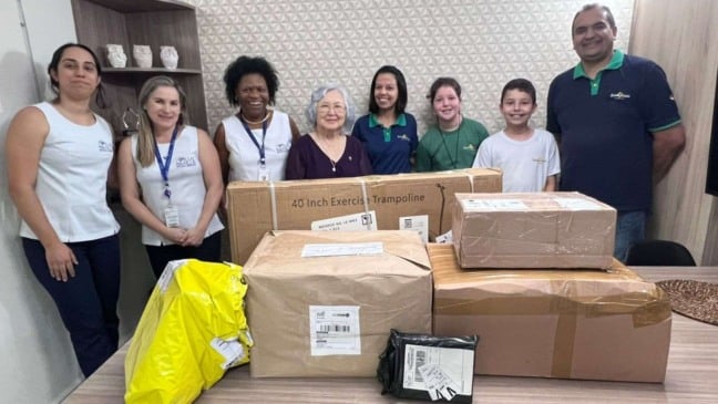 Alunos da Escola Cristã de Jundiaí e funcionários do Instituto Braille