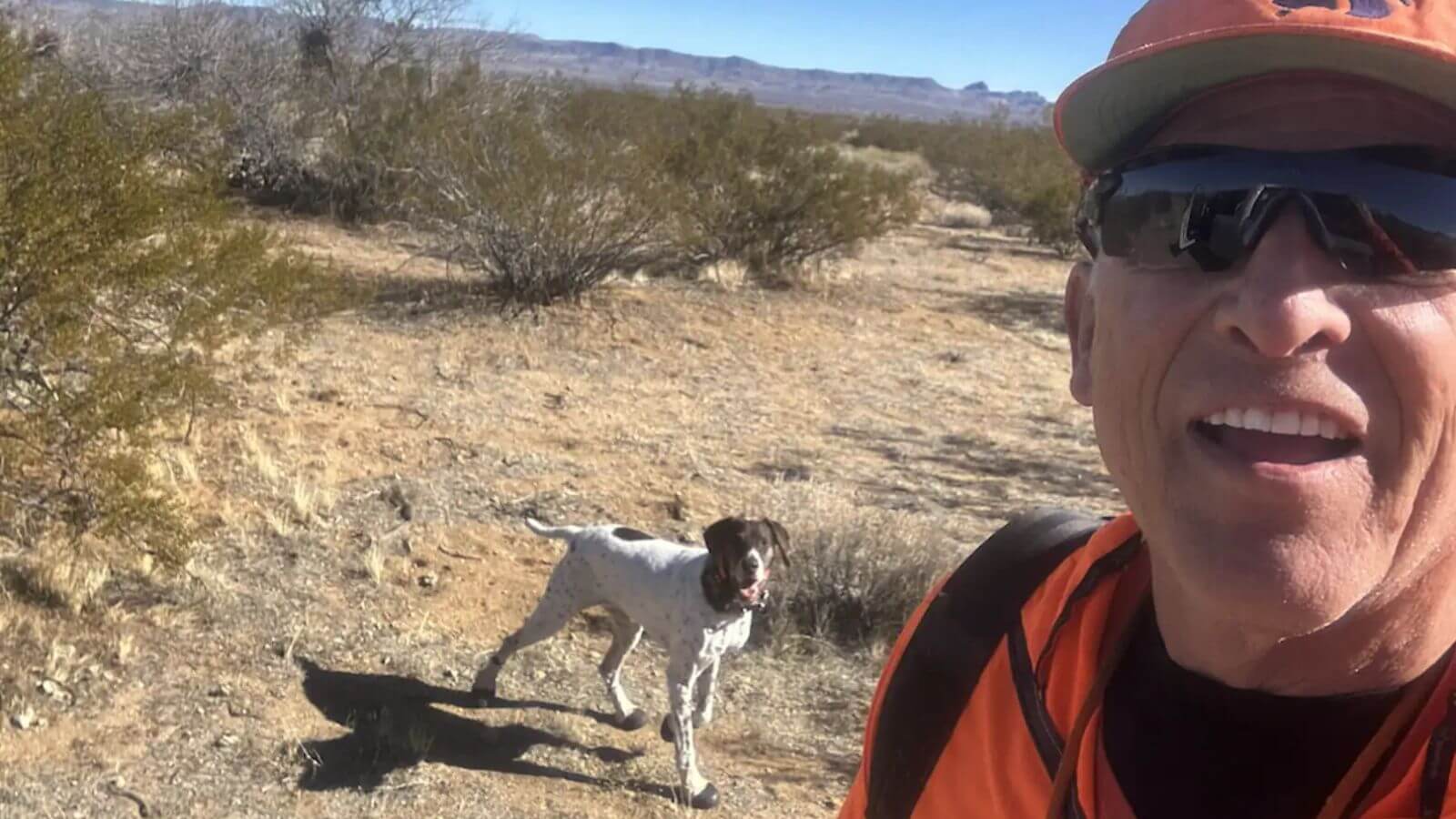 Cachorro é resgatado de rio
