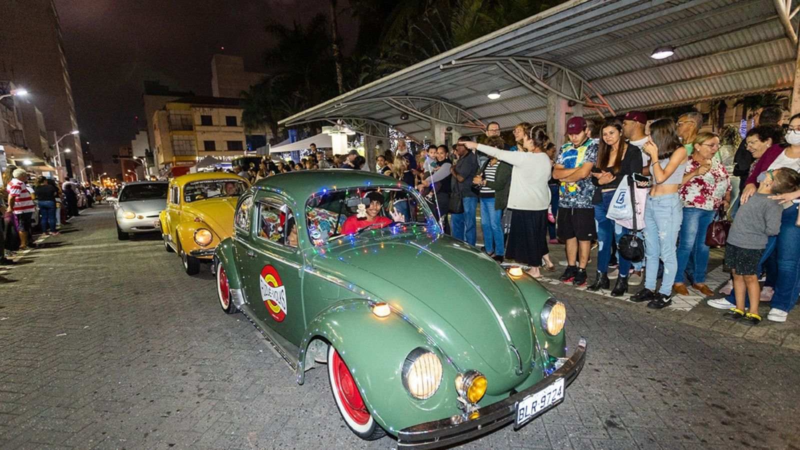 Carro natalino no Centro de Jundiaí