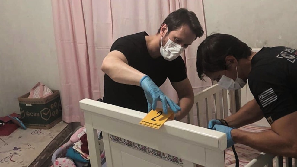 Perícia encontra sangue no berço da criança Perícia encontra sangue no berço da criança