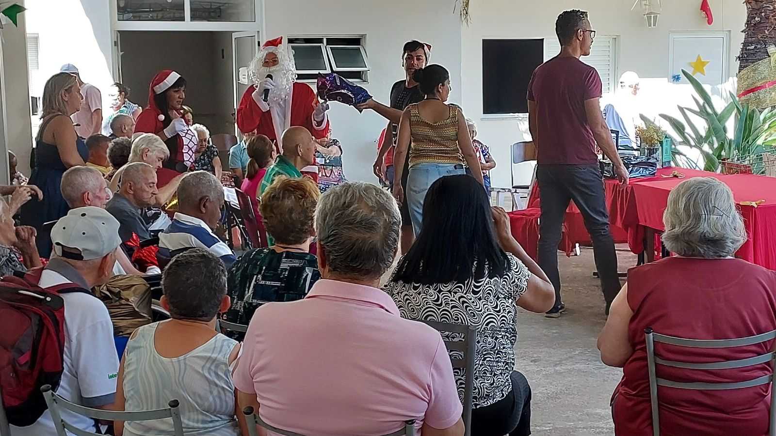 Idosos participantes da Campanha Adote um Vovô