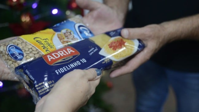 Doação de alimentos para a Campanha Natal Solidário do Fundo Social de Jundiaí