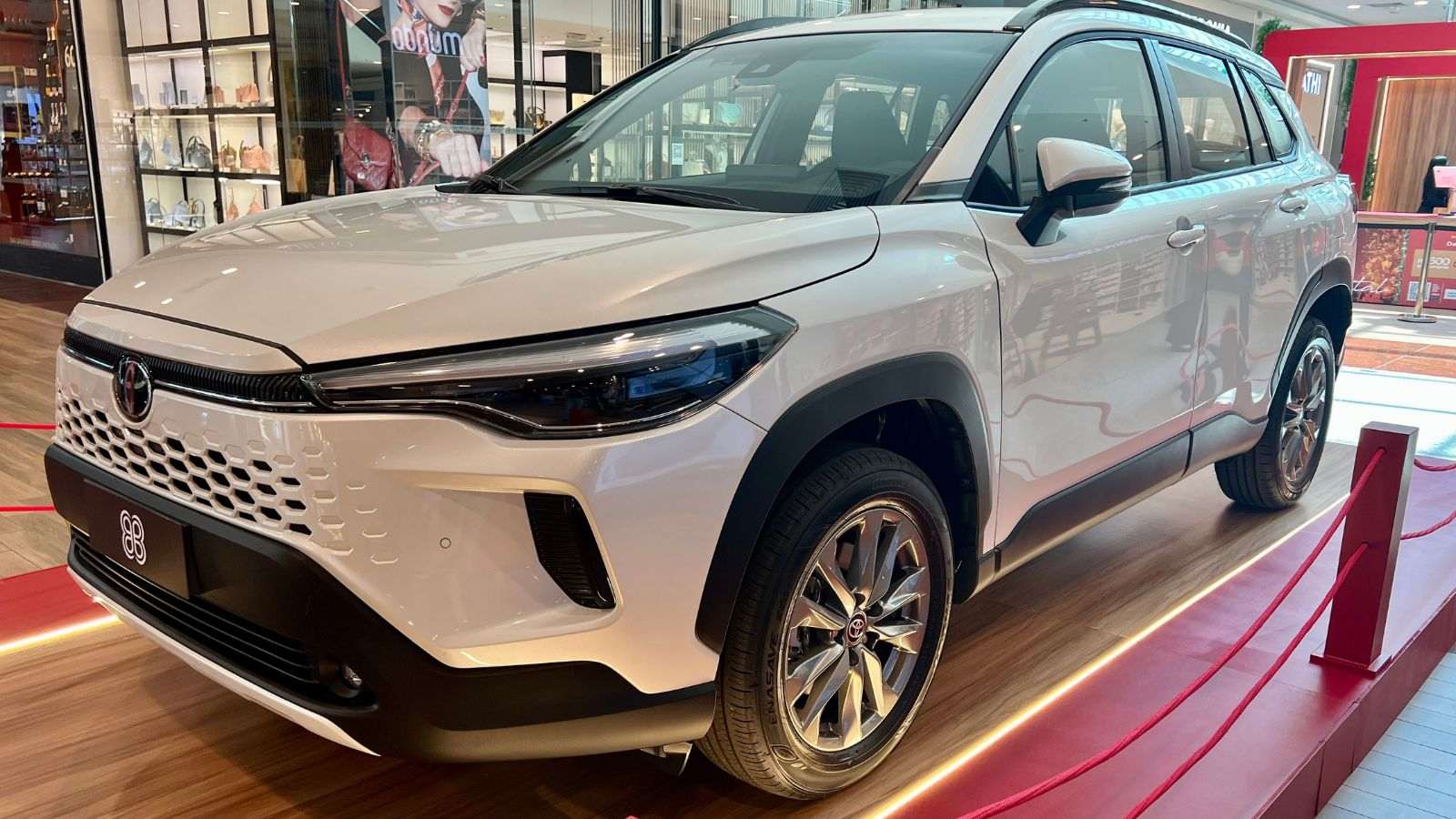 Corolla no pátio do JundiaíShopping