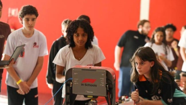 Alunos do Sesi em competição de robô. Alunos do Sesi em competição de robô.