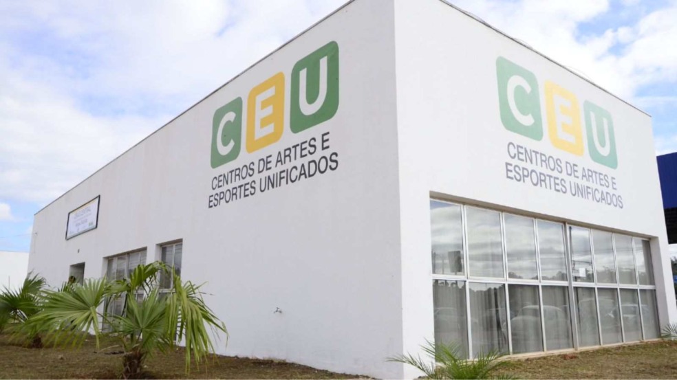 Local da oficina de fotografia: CEU de Várzea Paulista. Local da oficina de fotografia: CEU de Várzea Paulista.