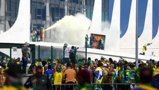 Prisão de 61 envolvidos no ato de 8 de janeiro é determinada.