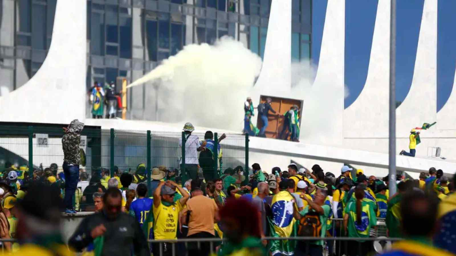 Prisão de 61 envolvidos no ato de 8 de janeiro é determinada.