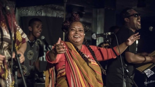 Votia durante show. Votia durante show.