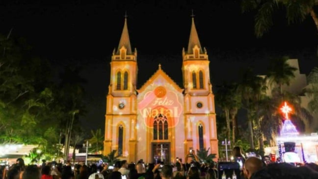 Igreja da Matriz de Jundiaí durante festival de luzes.