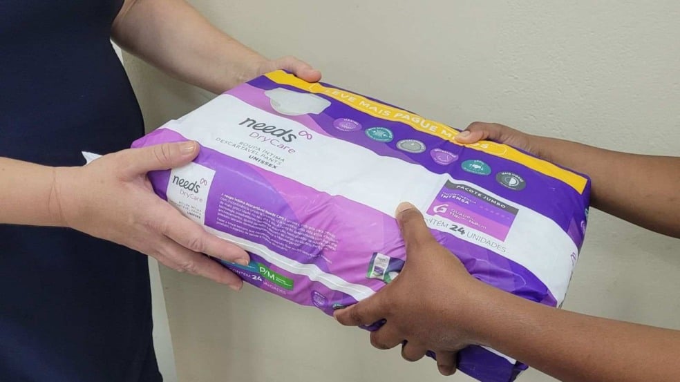 Hospital São Vicente recebendo doação de fraldas.