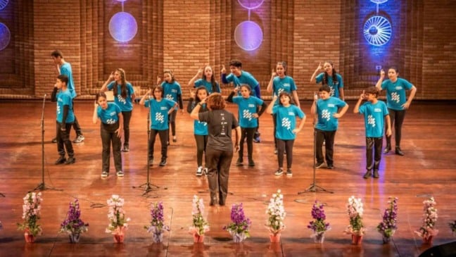 Espetáculos gratuitos do coral infantil.