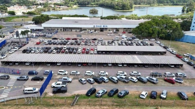 Estacionamento da DAE Jundiaí.