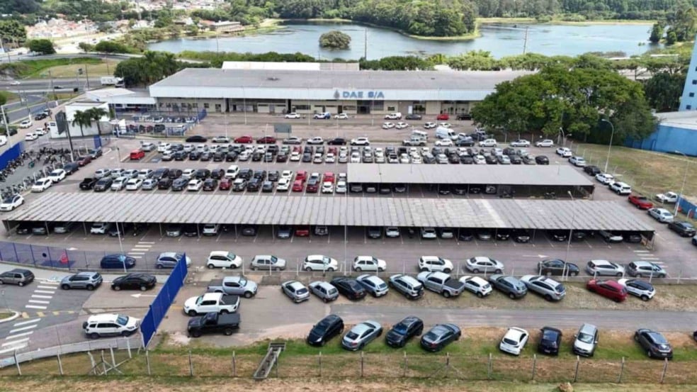 Estacionamento da DAE Jundiaí.