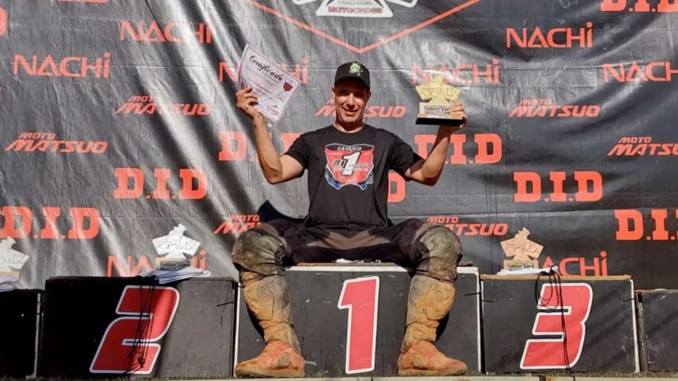 Nelson conquista dois títulos em Campeonato Estadual de Motocross.