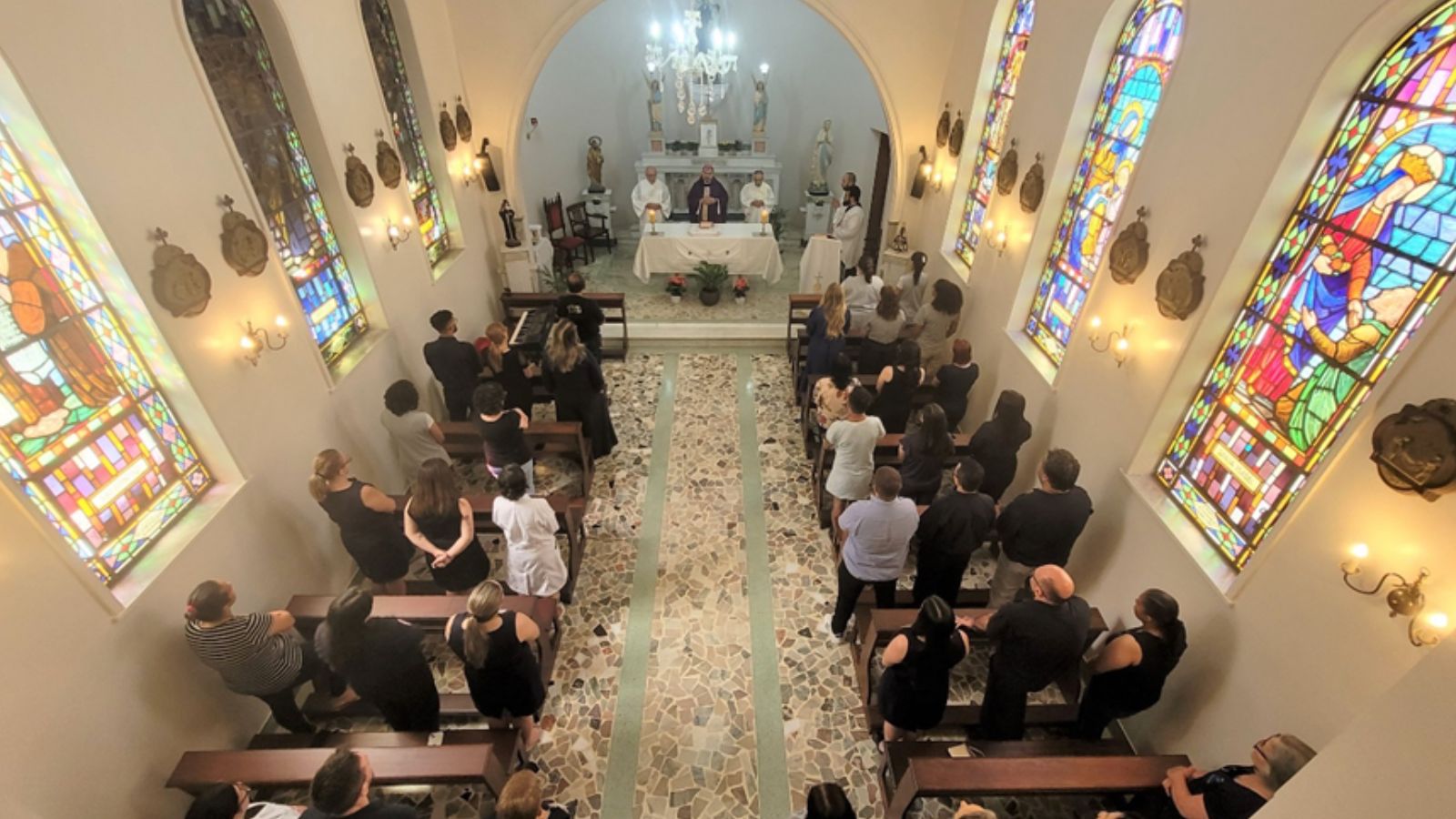 Missa realizada em capela do Hospital São Vicente.