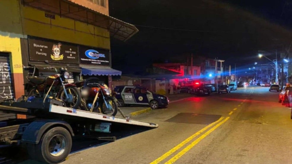 Motos irregulares em guincho.