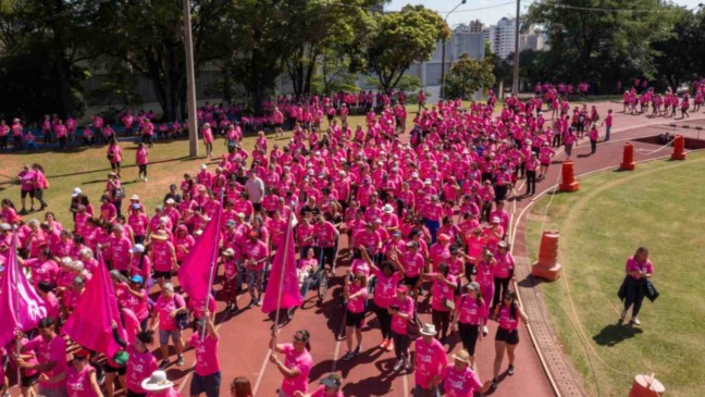 Edição anterior da caminhada pela vida contou com dezenas de mulheres em pista de caminhada.