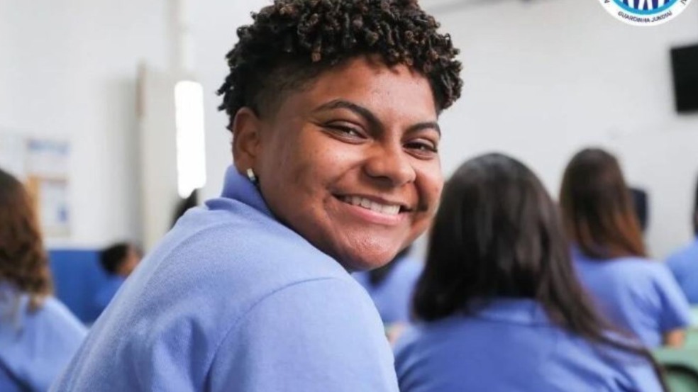 Aluno da Guardinha de Jundiaí sorrindo.