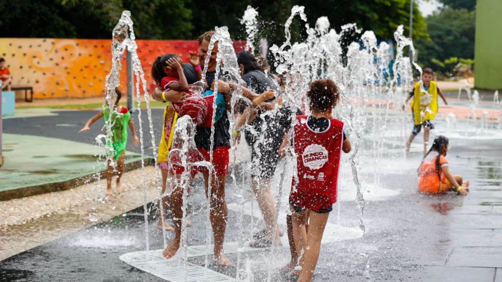 Crianças no Mundo das Crianças, através do projeto Mc Tour