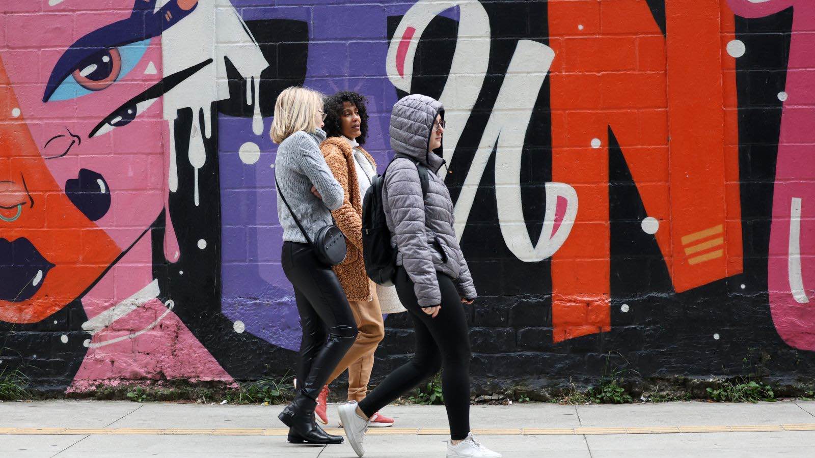 Pessoas com roupa de frio