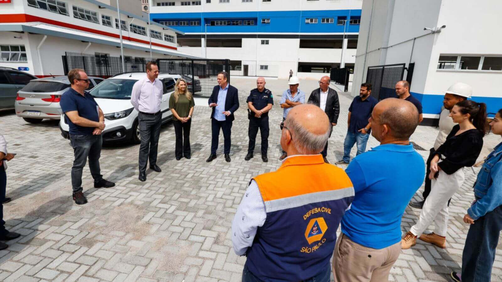 Gestores visitam Centro Integrado de Emergência e Segurança de Jundiaí