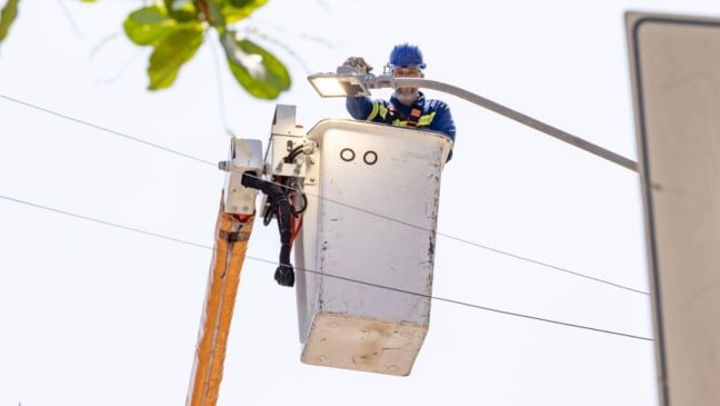 Luminárias de LED na Avenida Reserva do Japy
