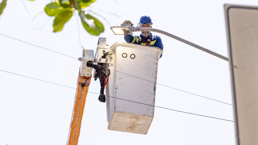 Luminárias de LED na Avenida Reserva do Japy