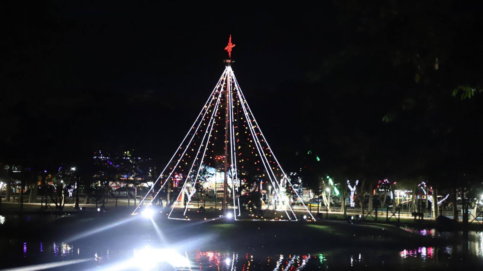 Itupeva inaugura Natal Encantado