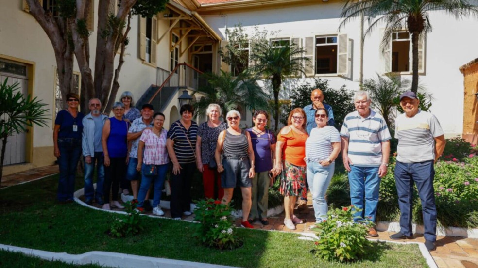 Idosos participam de passeios do programa Vovô Bem-VIndo de Jundiaí Idosos participam de passeios do programa Vovô Bem-VIndo de Jundiaí