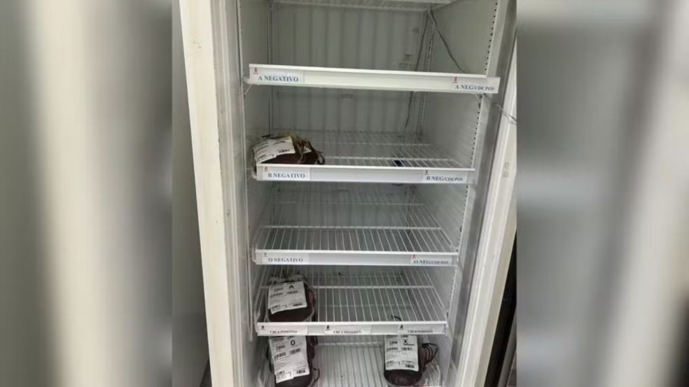 Geladeira de doação de sangue em nível crítico