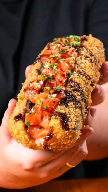 Miola/Yuga une comida japonesa e hambúrgueres em Jundiaí