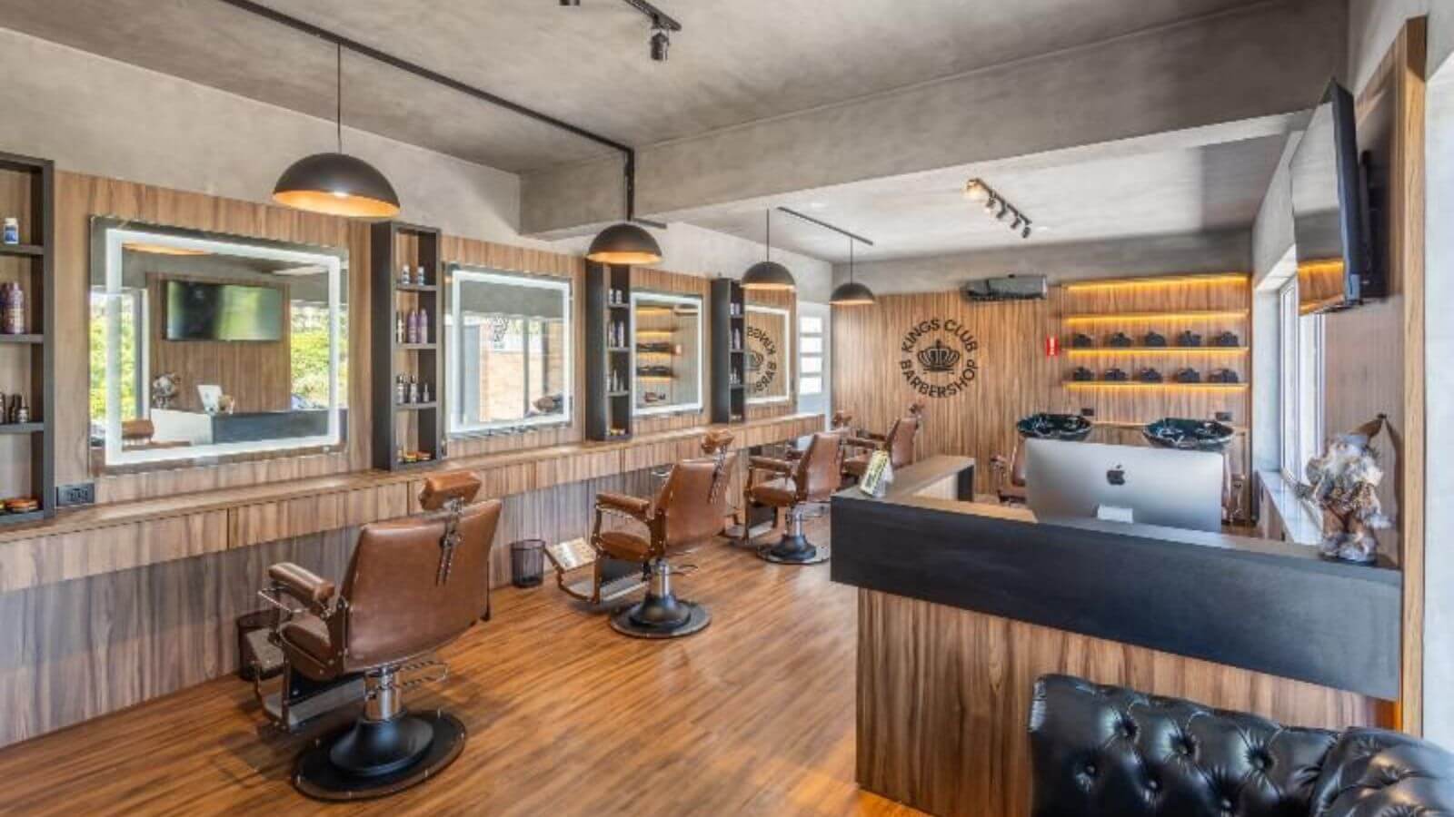 Interior da barbearia Kings Club em Jundiaí
