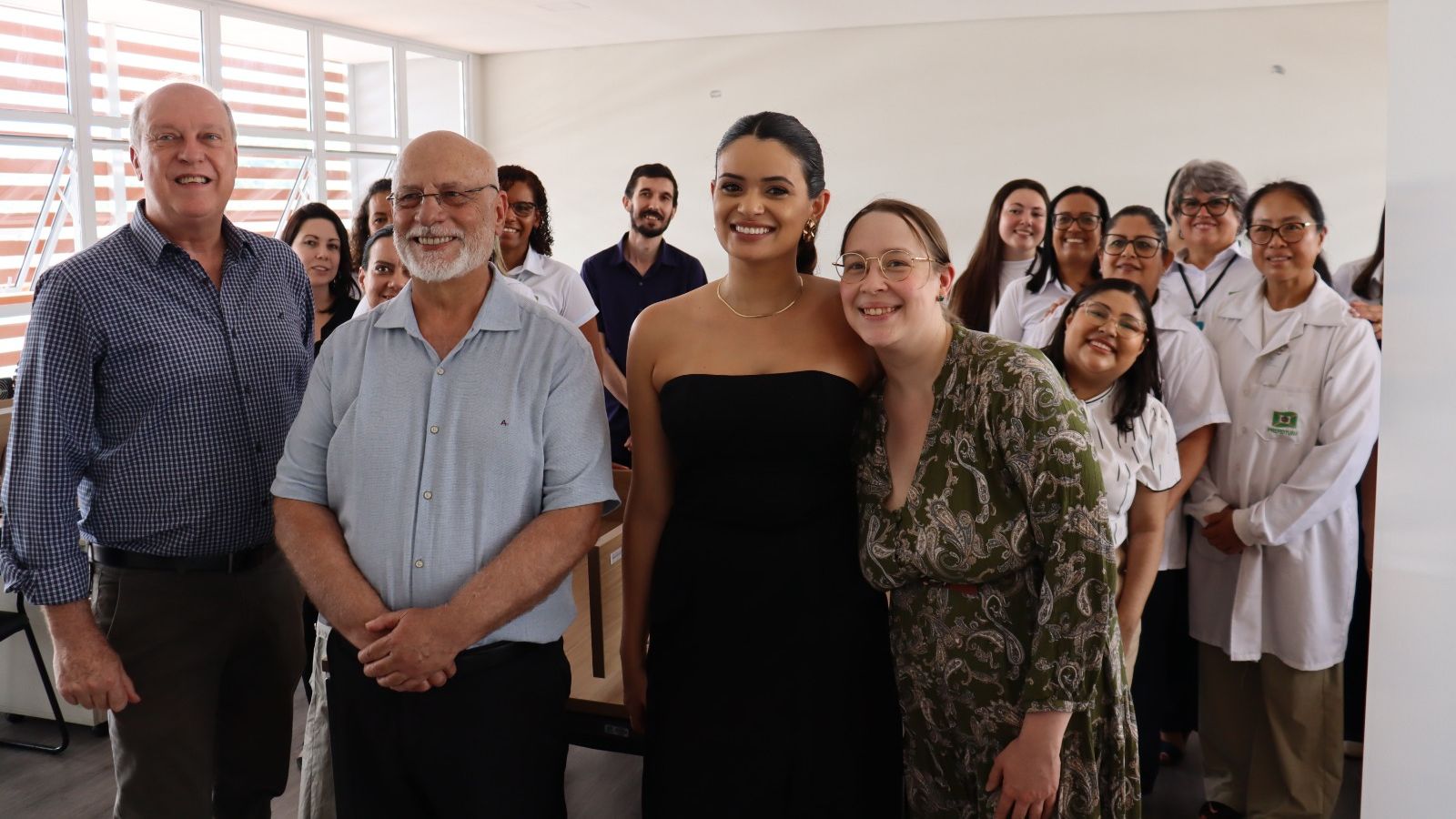 Autoridades locais e regionais presentes no novo Centro