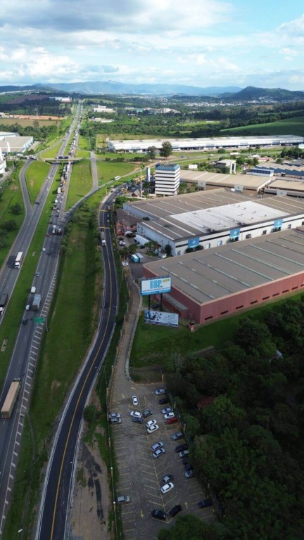 Marginal da Rodovia Dom Pedro I na região de Jarinu