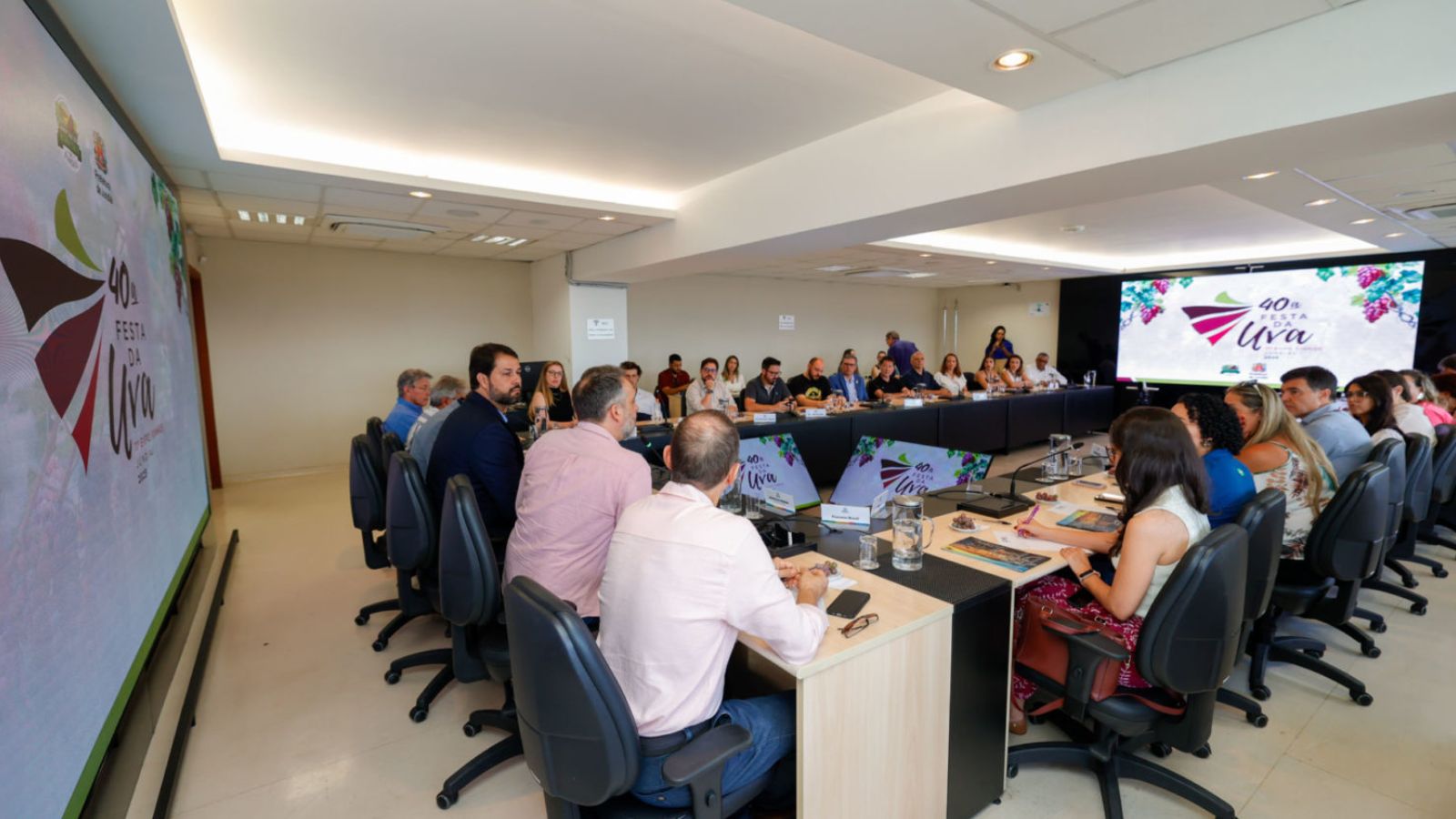 Prefeitura apresentando Festa da Uva 2025 a empresários para captação de recursos