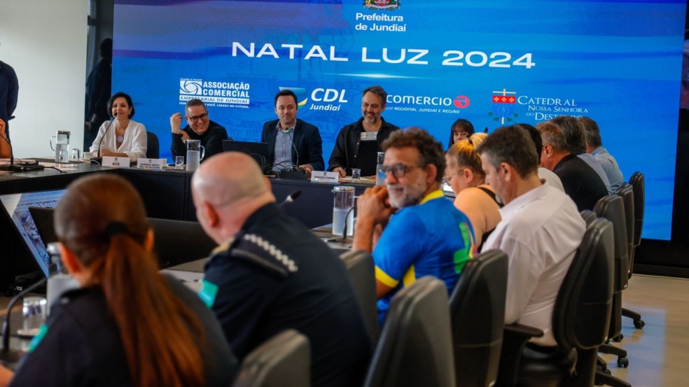 Reunião com representantes de entidades para falar sobre o Natal Luz 2024.