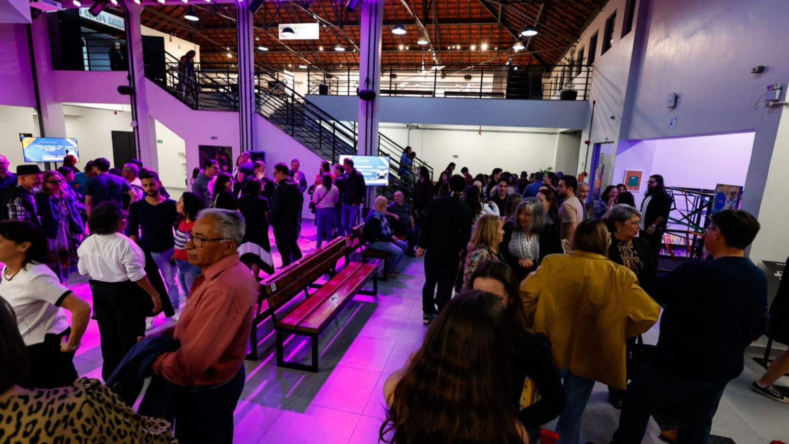 Saguão em Jundiaí, preparado para o Dia da Consciência Negra