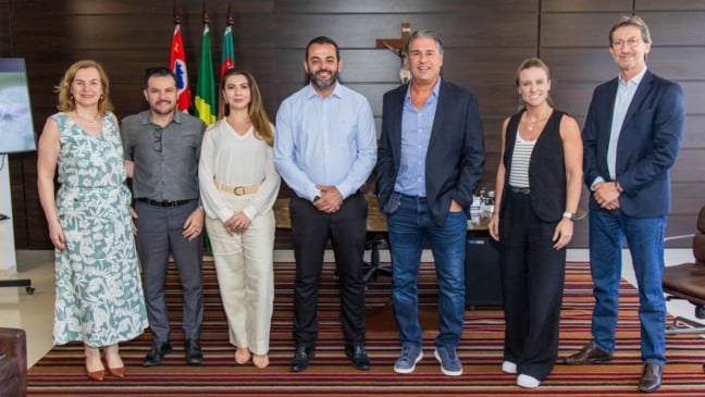 Gustavo Martinelli e representantes da Scala Data Centers