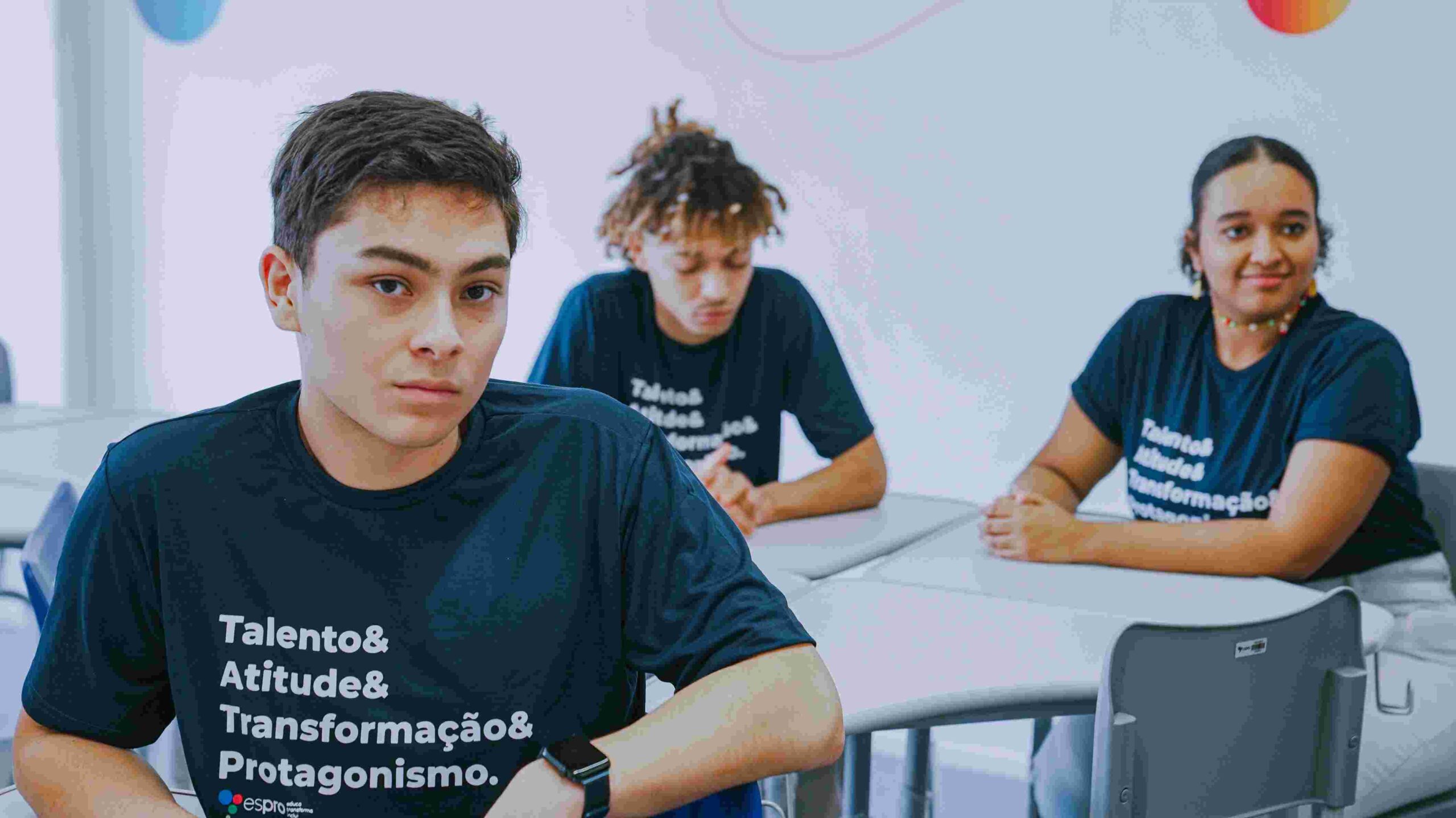 Vagas abertas para jovens aprendizes de 18 a 22 anos.