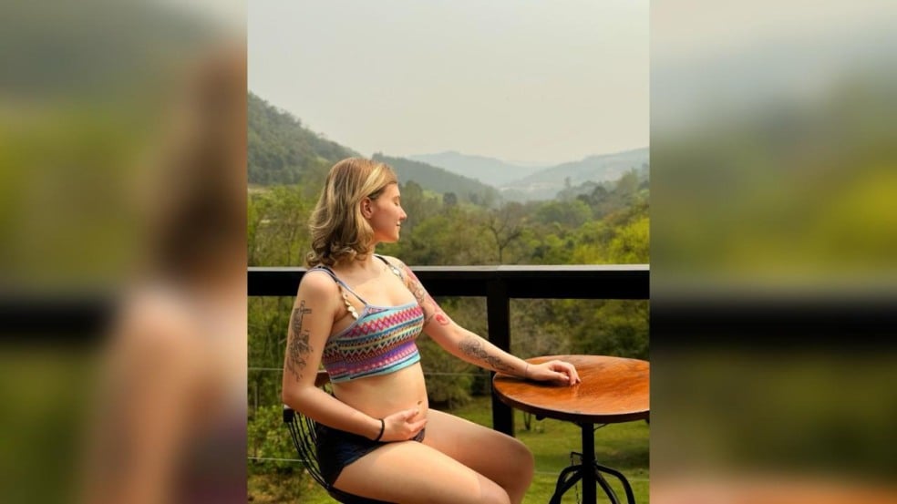 Isabel Veloso durante viagem em área de vegetação. Isabel Veloso durante viagem em área de vegetação.