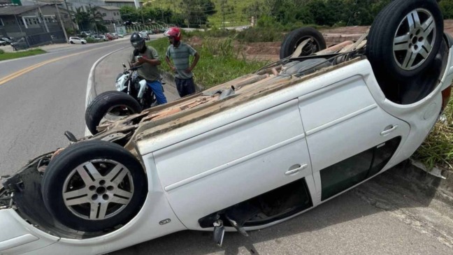 Acidente ocorreu nas proximidades da empresa Ad’oro (Foto: Junior Giugni/ Defesa Civil de Várzea Paulista)