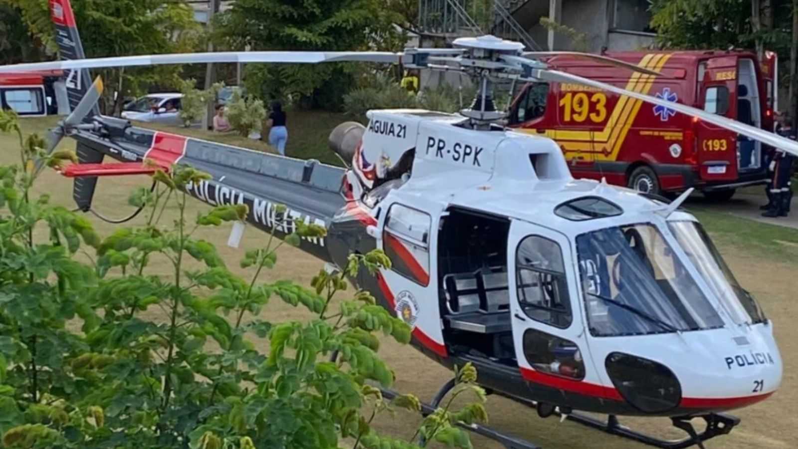 Helicóptero Águia e viatura do Corpo de Bombeiros em resgate de vítima de acidente com churrasqueira em Jundiaí.